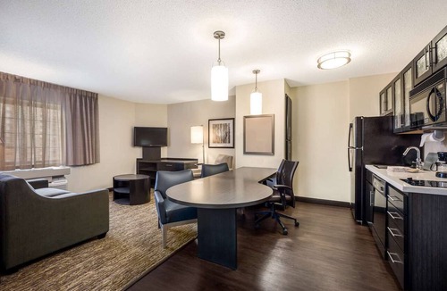 Huntsville Hotel | Charming Retreat in Huntsville! 2 Comfortable Units, Pets are Allowed