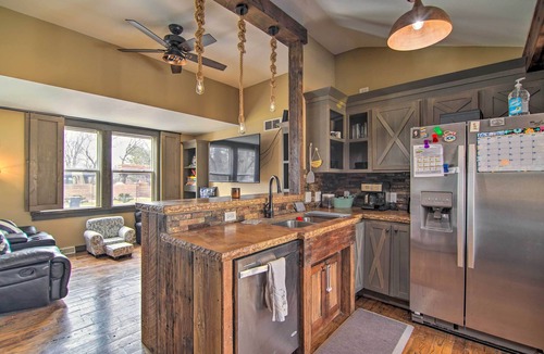 Edgerton House | Charming Retreat - Walk to Lake Koshkonong!
