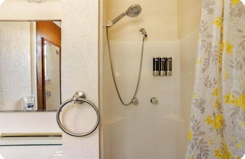 Connerville Other | Charming studio in Mannsville OK, w/Starlink internet & cozy queen bed.