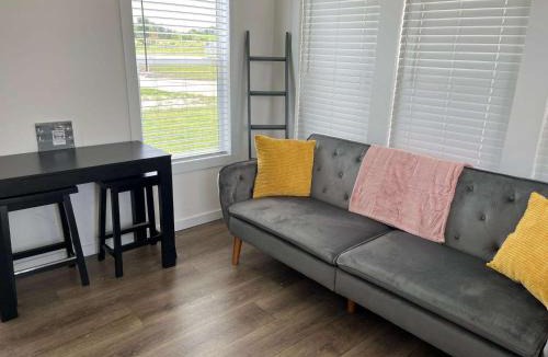 Oatmeal Villa | Charming Tiny Home Near Killeen & Fort Hood