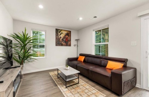 Portsmouth House | Charming townhome with prime location, upscale amenities, & personalized service