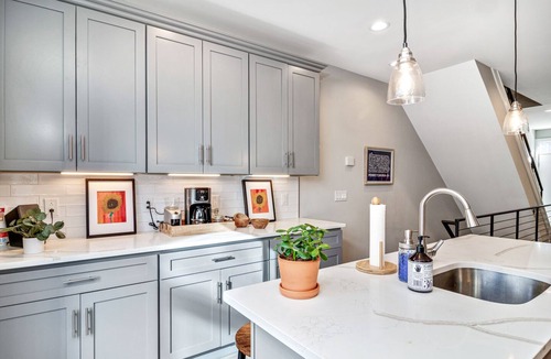 Pennsport House | Charming Townhouse w/Roofdeck -4B/3B - Sleeps 11!