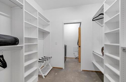 Stuart Heights - Rivermont Villa | Chattanooga Modern Luxury that Sleeps 10 with 2 King Beds