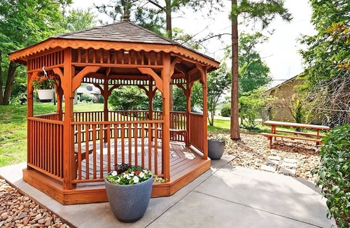 Ashley Oaks Hotel | Check out East Tennessee History Center! 3 Family-friendly Units W/Kitchens!