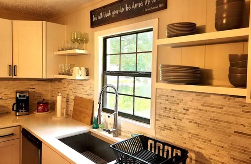 Crestline Heights House | Cheerful 3 Bedroom/2 Bathroom House in Birmingham