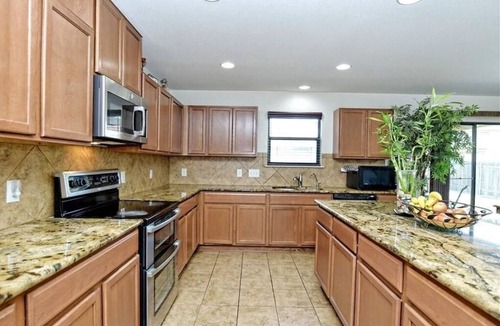 McNeil House | Cheerful 4 Bedroom House with Garage