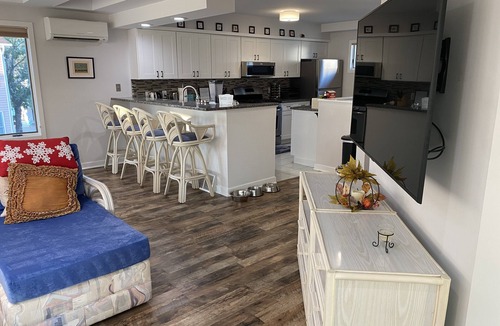 North Beach Haven House | Cheerful bay/beach house