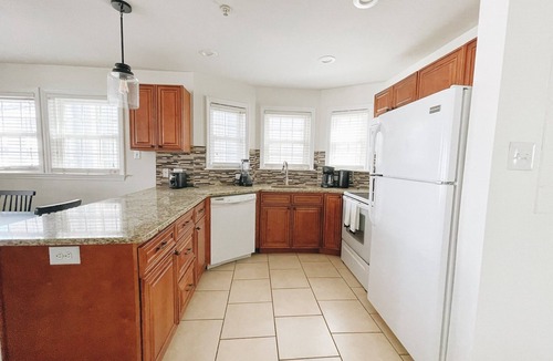 North End House | Cheerful, beach block 3-bedroom home!