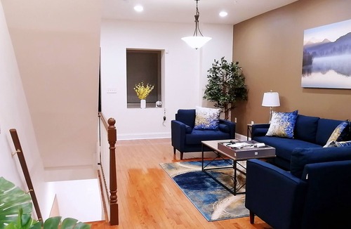Downtown Baltimore House | Cheerful Entire Townhouse JHH Bayview sleeps 10+