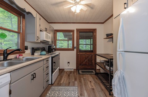 Deep Gap Cabin | Cheery on Top! WIFI - Dogs Ok - 2Fireplaces