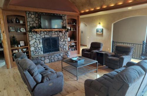 Custer House | Cherry on top lodge