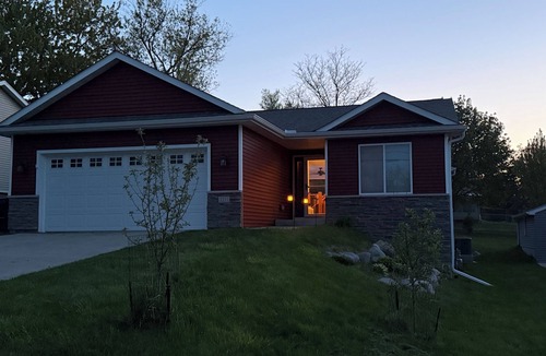 Rochester House | CherryWood Home-2 miles from Downtown & Mayo Clinic