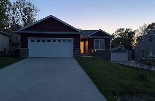 Rochester House | CherryWood Home-2 miles from Downtown & Mayo Clinic