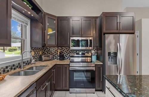 Kings Grant House | Cheryl House - We Love Doggies - Mid Town Location