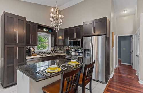 Kings Grant House | Cheryl House - We Love Doggies - Mid Town Location