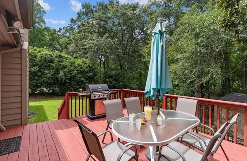 Kings Grant House | Cheryl House - We Love Doggies - Mid Town Location