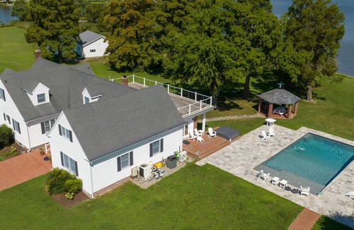 Secretary House | Chesapeake Bay Large Beautiful Waterfront Estate! "Belle Aire Landing"