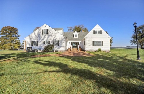 Secretary House | Chesapeake Bay Large Beautiful Waterfront Estate! "Belle Aire Landing"