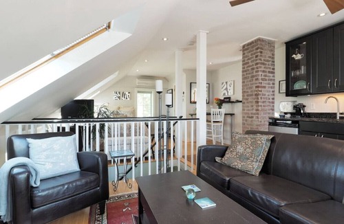 Cape Anne Apartment | Chesapeake Sparkles Sky-Lit Studio Flat + Solarium