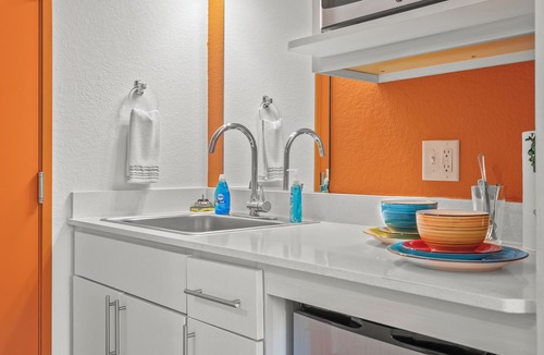 Cedar Falls Apartment | Chic 1-bedroom Micro Studio Apartment