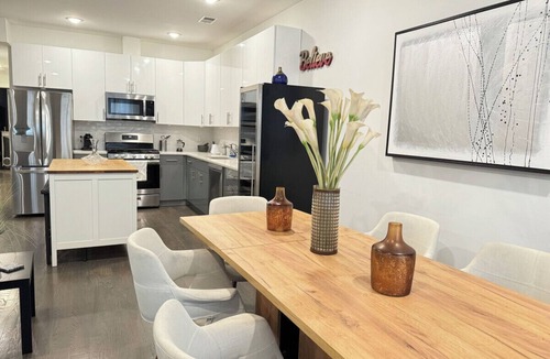 Communipaw Apartment | Chic 2 bedroom apartment with Rooftop views of NYC