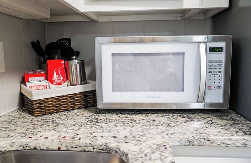 Durham Apartment | Chic Apartment Near Duke~Easy Access to Downtown & Dining Spots