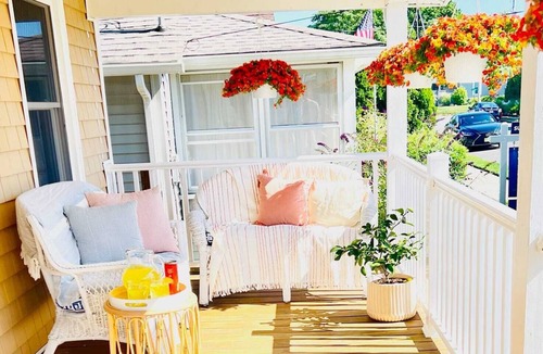 Lake Como House | Chic Belmont Beach House Now Booking Summer 2023