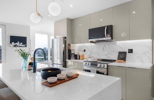 Greenpoint Apartment | Chic Brooklyn Stay Steps to G Train