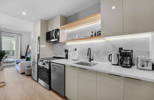 Greenpoint Apartment | Chic Brooklyn Studio Steps to the G Train | Sleeps 3