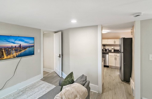 Libertyville Apartment | Chic & Cozy Apt for 2 Near Downtown Libertyville!