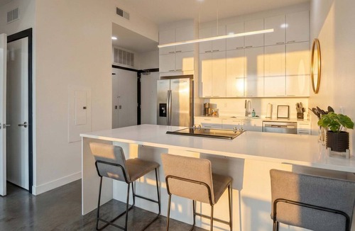 Mann Apartment | Chic Downtown Condo Steps from UIowa & Nightlife