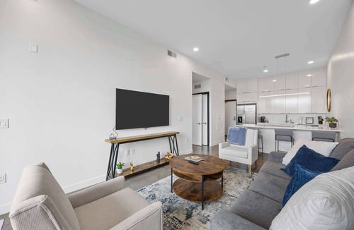 Mann Apartment | Chic Downtown Condo Steps from UIowa & Nightlife