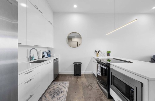 Mann Apartment | Chic Downtown Condo Steps from UIowa & Nightlife