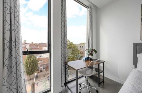 Mann Apartment | Chic Downtown Condo Steps from UIowa & Nightlife