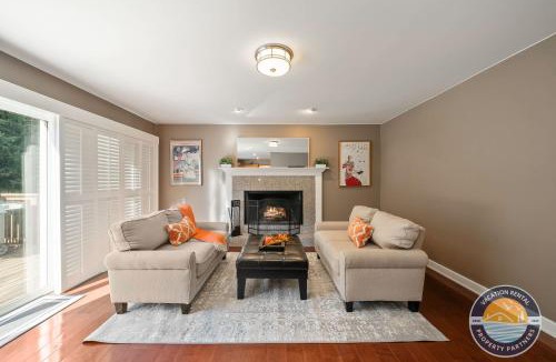 Zenda House | Chic Lake Geneva Retreat Spring & Summer Getaway Near Lake & Golf