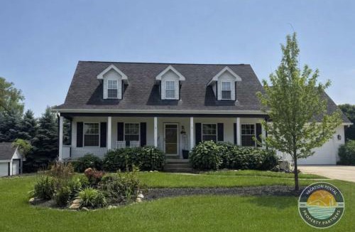Zenda House | Chic Lake Geneva Retreat Spring & Summer Getaway Near Lake & Golf