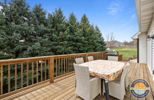Zenda House | Chic Lake Geneva Retreat Spring & Summer Getaway Near Lake & Golf