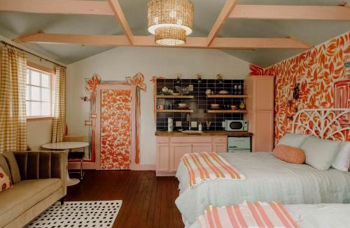 Tracy City House | Chic Retreat: Glamping Fun Awaits You and Your Besties in Tracy City, TN