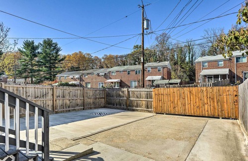 Beechfield Apartment | Chic Townhome w/Deck: 6 Mi to Dtwn Baltimore