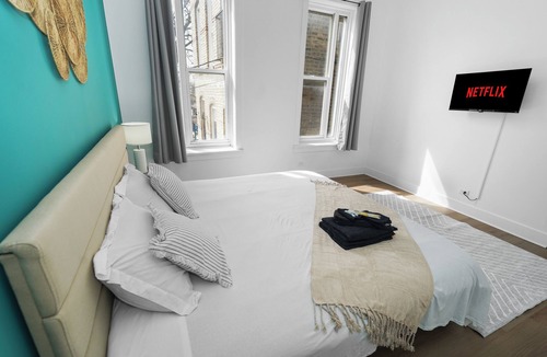 Chicago Hotel | Chicago 3BR Retreat 10 Min Access to Downtown
