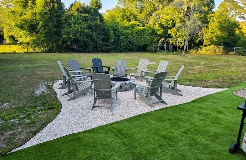 Kings Grant House | Chill Retreat, hot tub, large private yard