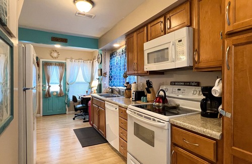 Chincoteague House | Chincoteague Island House "Sir Whelk-A-Lot" Kayaks Included! Downtown Location!
