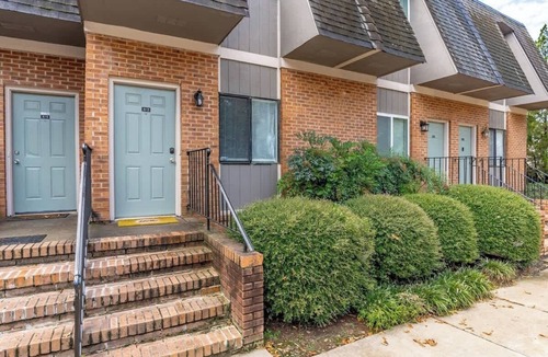 Seven Oaks Condo | City Access Retreat with Wi-Fi & 2 TVs