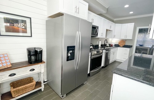 Rome House | City Views~ Walk downtown, near Tennis & Riverwalk