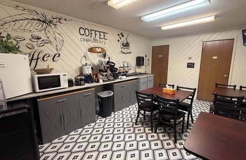Clarion Hotel | Clarion Hometown Inn