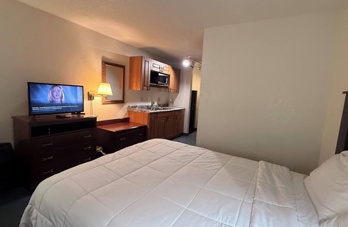 Clarion Hotel | Clarion Hometown Inn