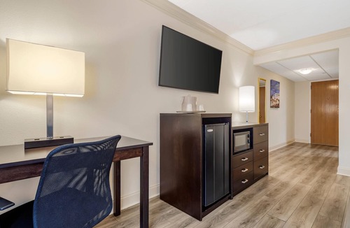 Toms River Hotel | Clarion Hotel & Conference Center Toms River