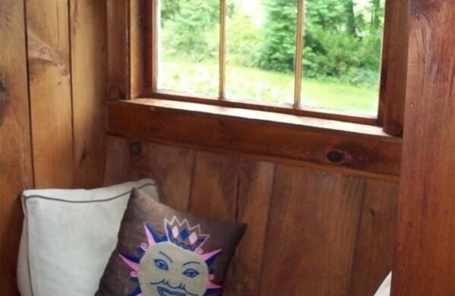 Greensboro Cottage | Classic 5BR Caspian Lakeshore Cottage Sandy Beach, Near Town