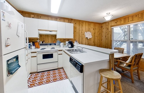 Ocean Sands Condo | Classic Beach Condo w/Fast WiFi, Shared Pool, Tennis, & Easy Beach Access