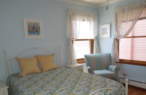 Ocean Grove House | Classic beach house, 4 BDRs, sleeps 10, off street parking, ocean views